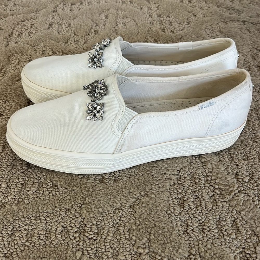 Kate Spade White Casual Sneakers with Minimalist Design - Picture 5 of 12